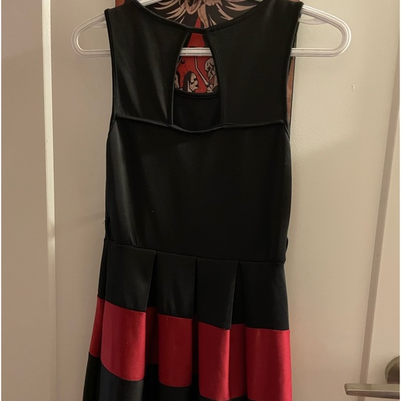 Size 14 girls dress, like new. Great material - Picture 2 of 2